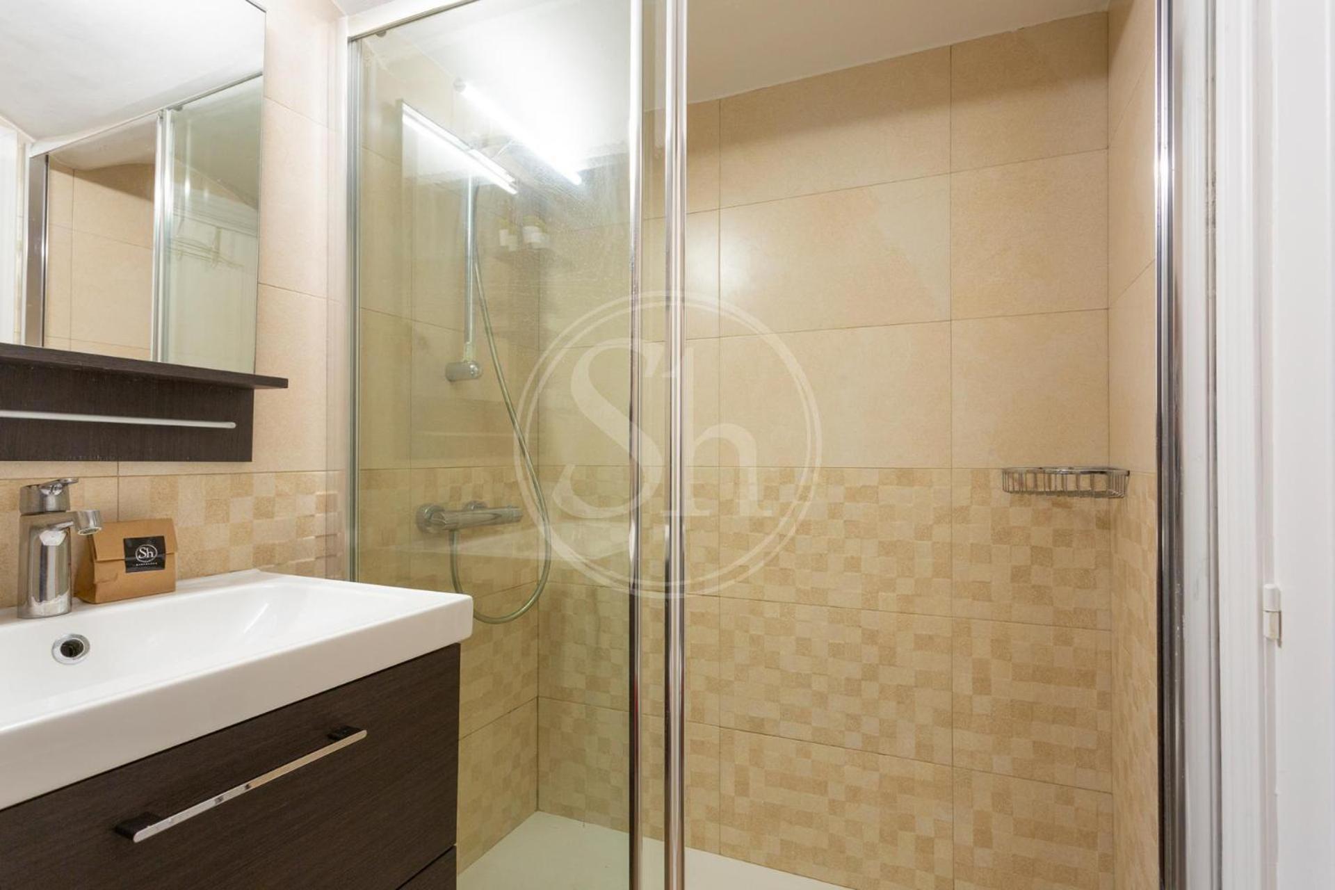 Practico Apartamento Cerca De Estacion De Sants Barcelona Bagian luar foto