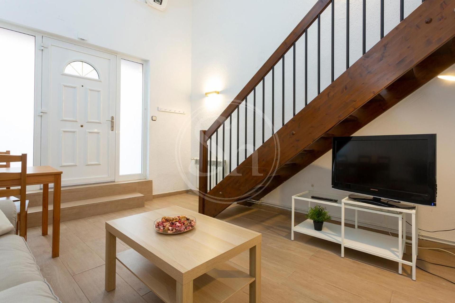 Practico Apartamento Cerca De Estacion De Sants Barcelona Bagian luar foto