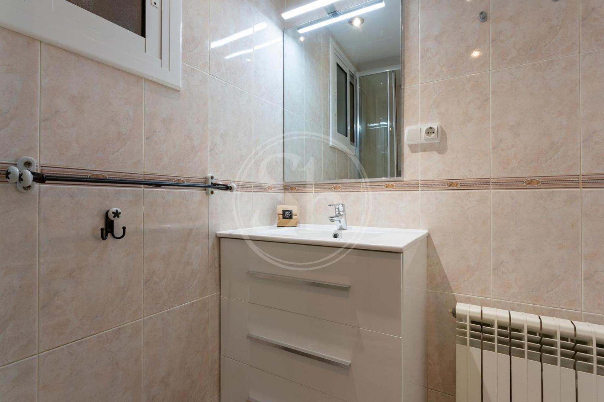 Practico Apartamento Cerca De Estacion De Sants Barcelona Bagian luar foto