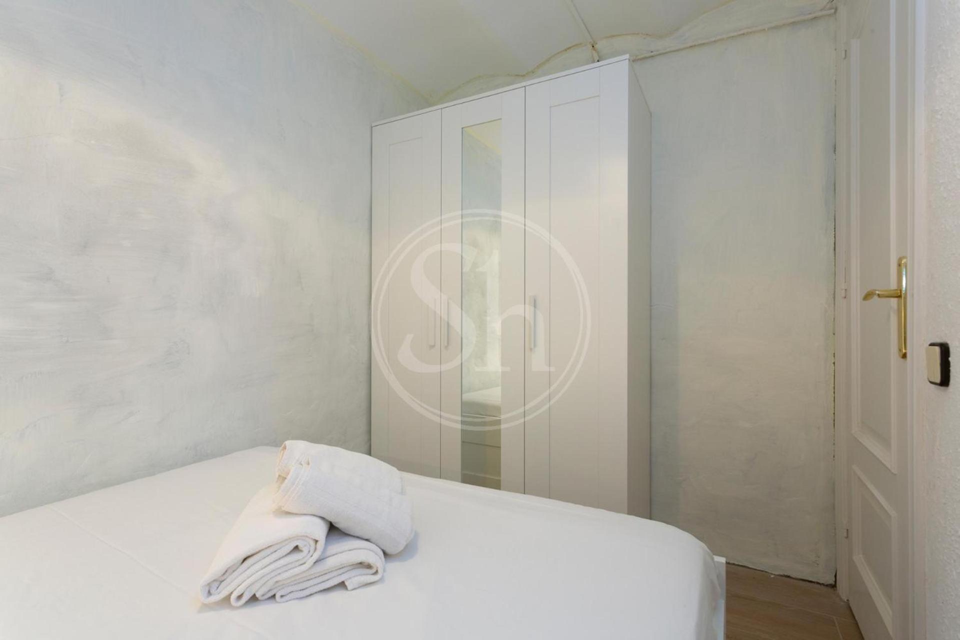 Practico Apartamento Cerca De Estacion De Sants Barcelona Bagian luar foto