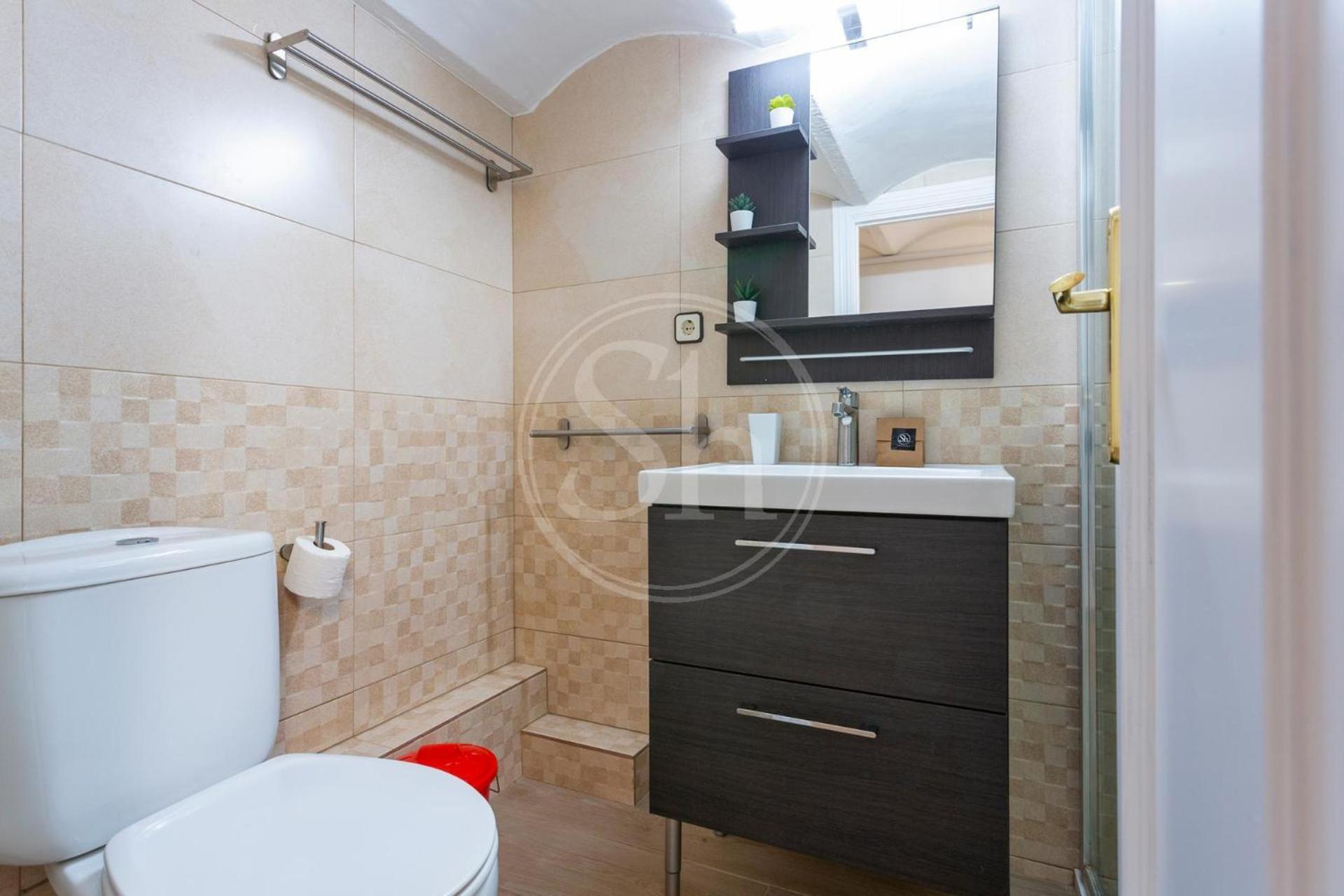 Practico Apartamento Cerca De Estacion De Sants Barcelona Bagian luar foto